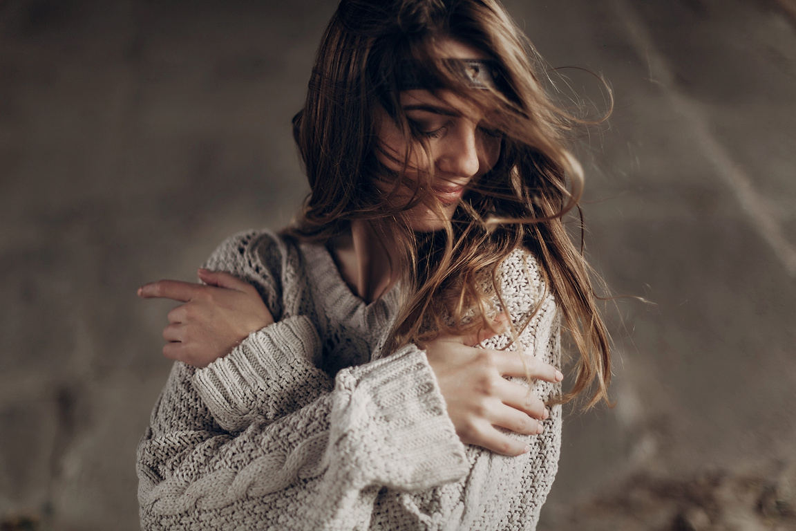Beautiful Hipster Woman in Boho Indie Clothes, Posing in Winter